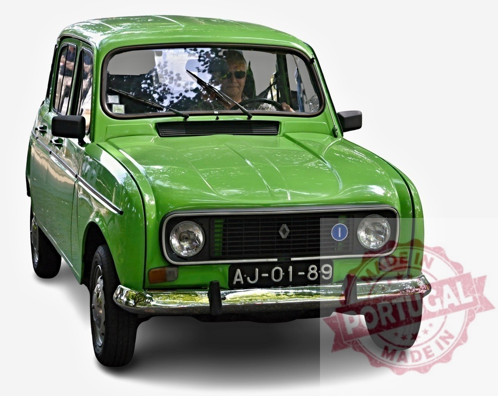 Green Renault 4 driving on a sunny day | Shiny green Renault 4 with driver at the wheel on a sunny day - Realisiert mit Pictrs.com