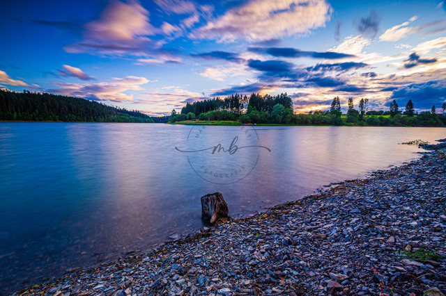 Sonnenuntergang am See | Professionelle Natur- & Landschaftsfotos als Poster, auf Leinwand & viele mehr. Wähle aus einer Vielzahl an Formaten & Materialien Dein perfektes Bild. - Realisiert mit Pictrs.com