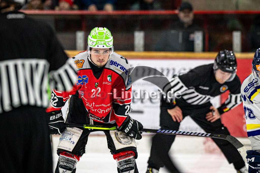 TSV Peißenberg MINERS gegen EHC Waldkraiburg DIE LÖWEN | Eishockey Bayernliga Herren Vorrunde 2024/25, TSV Peißenberg MINERS gegen EHC Waldkraiburg DIE LÖWEN, 20250124,Sinan ONDÖRTOGLU (MINERS 22) am Bully,2025-01-24 in Peißenberg (Eisstadion Peißenberg)Sinan ONDÖRTOGLU (MINERS 22)Copyright: WolfgangxLindner foto-lindner.de