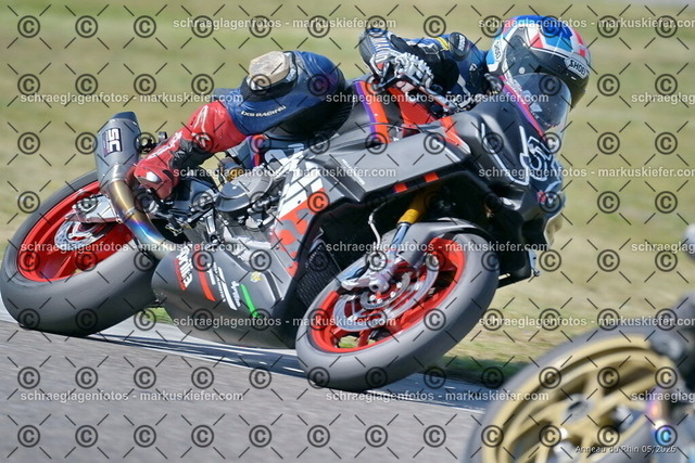 26BT02-0370 | markuskiefer.com - Realisiert mit Pictrs.com
