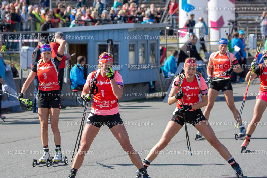 Deutsche Meisterschaften Biathlon 2018 | Deutsche Meisterschaften Biathlon 2018, Massenstart Frauen am 15.09.2018 in der DKB SKI ARENA in Oberhof, (Deutschland)

Bild: Franziska Preuss vom SC Haag / Zoll (3),
Denise Herrmann vom WSV Erzgebirge Oberwiesenthal / BwFb (1),
Luise Kummer vom SV Frankenhain / BwO (5), - Realisiert mit Pictrs.com