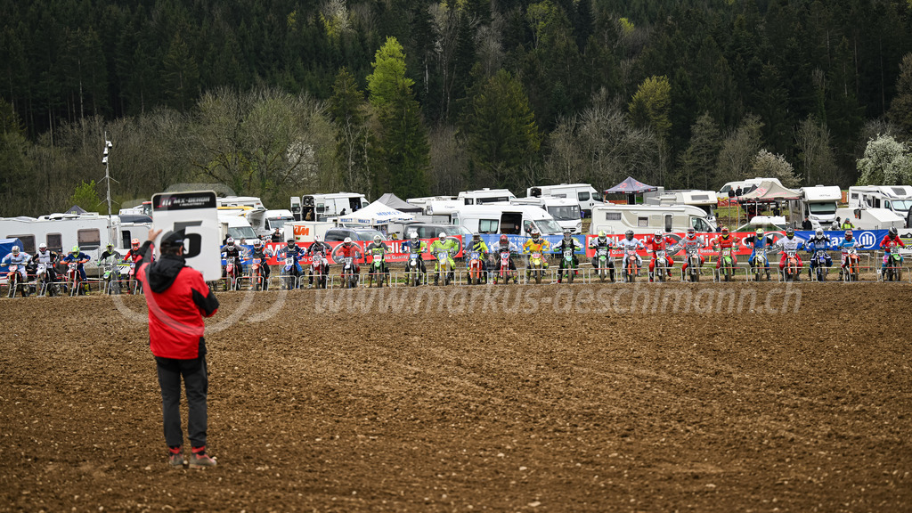 Motocross Schlatt bei Winterthur - 30. April 2023 | Start in der Kategorie Senioren am Motocross Schlatt bei Winterthur, 30. April 2023. 
Instagram: @mx_schlatt | @mc_wila | @sam_schweiz
Bild: Sportfotografie Markus Aeschimann | www.markus-aeschimann.ch - Realisiert mit Pictrs.com