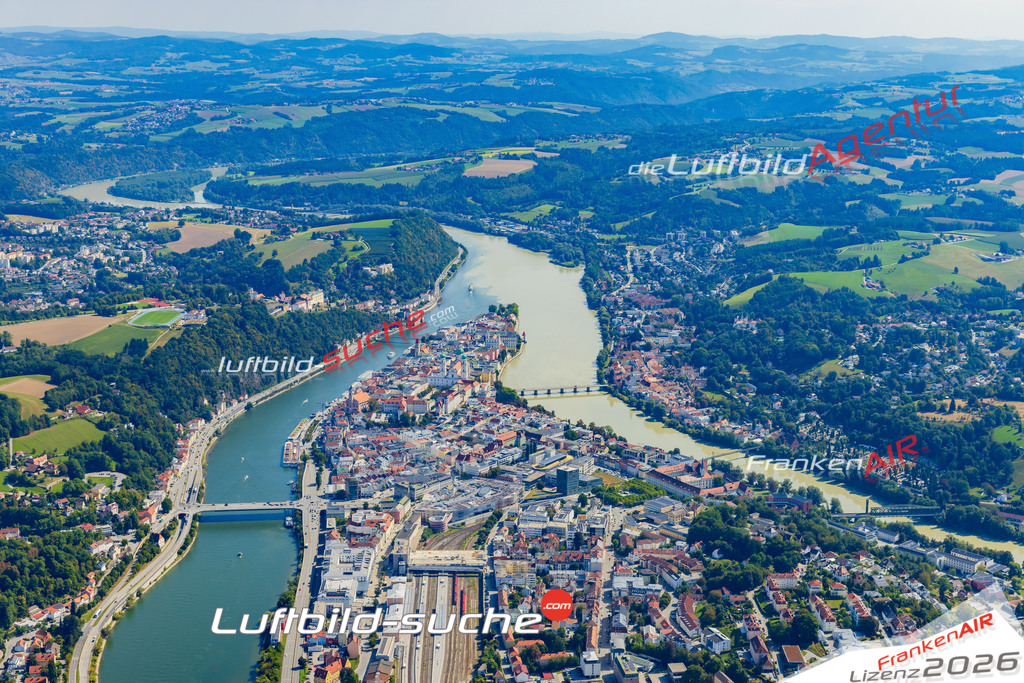 Luftaufnahme der Stadt Passau - Die Luftaufnahme wurde 2025 vom UL-Flugzeug heraus erstellt ( keine Drohne ) - Hochauflösende Luftaufnahme - für professionelle Ausdrucke geeignet. Die Geschenkidee !Mit Lizenz und Bildrechte bestellbar
