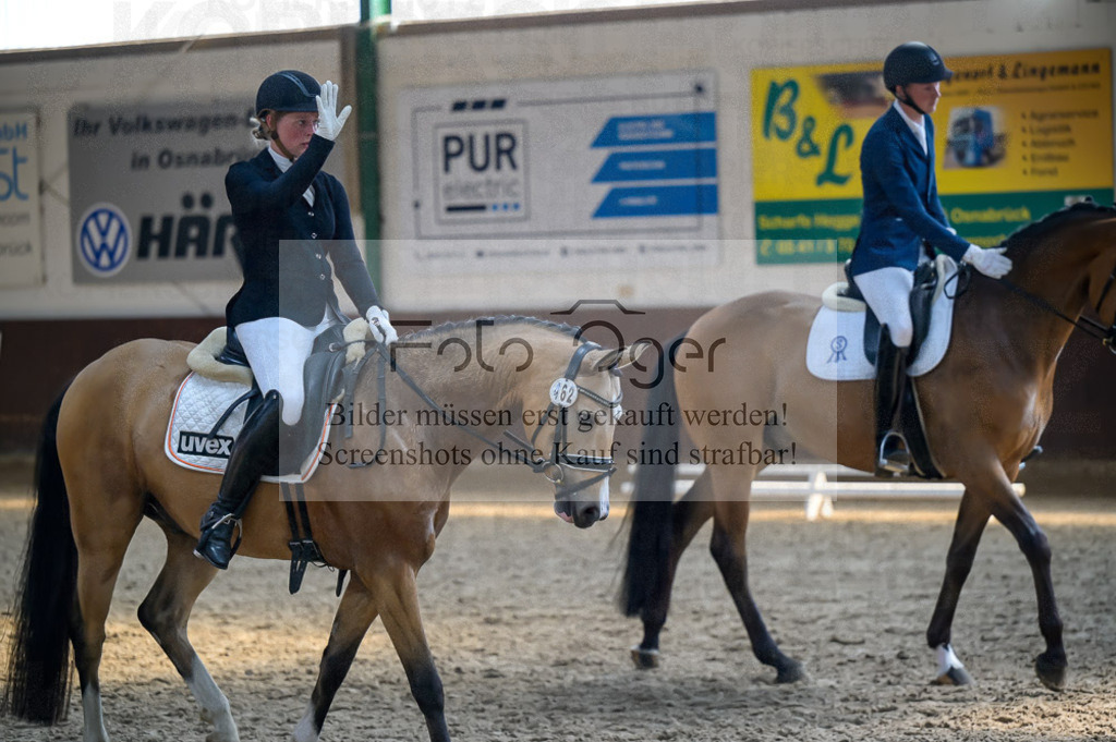Reitturnier Voxtrup | Entdecke hochwertige Reitturnierfotos von Foto Oger. Professionell, emotional und authentisch – jetzt Lieblingsmomente im Shop bestellen. - Realisiert mit Pictrs.com