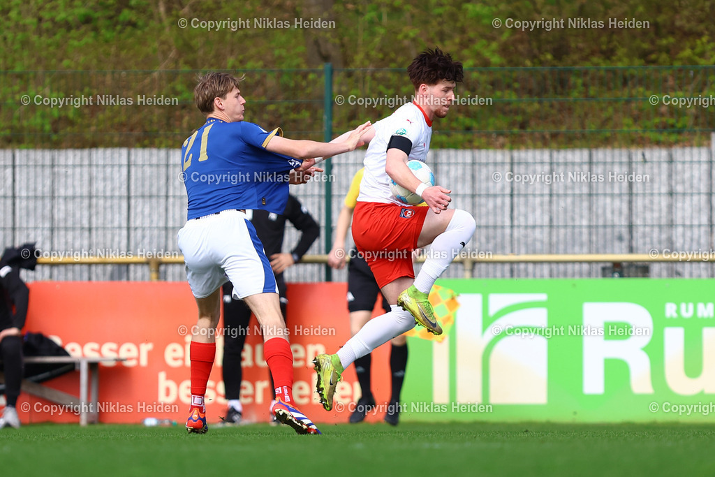 NH_HolsteinKielU19_1FCHeidenheimU19_DFBNachwuchsliga_18042026 | #21 Maximilian Apelt (Holstein Kiel U19), #9 Jarne Lang (1. FC Heidenheim U19)Fußball I Herren I U19 DFB-Nachwuchsliga Hauptrunde Liga A, Gruppe B I Saison 2025-2026 I 9. Spieltag I Holstein Kiel U19 - 1. FC Heidenheim U19 I 18.04..2026 I Citti-Fußball-Park