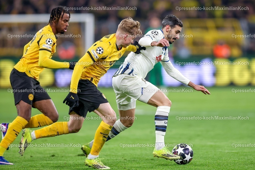 UCL17022601090 | 17.02.2026, Fußball, UEFA Champions League, Borussia Dortmund - Atalanta Bergamo, BVB Stadion, Play-Offs Hinspiel, Saison 2025 2026: Carney Chukwuemeka (BVB #17)  Daniel Svensson&nbsp;(BVB #24) im Zweikampf gegen  Davide Zappacosta&nbsp;(Atalanta Bergamo #77)  Regulations prohibit any use of photographs as image sequences and or quasi-video.