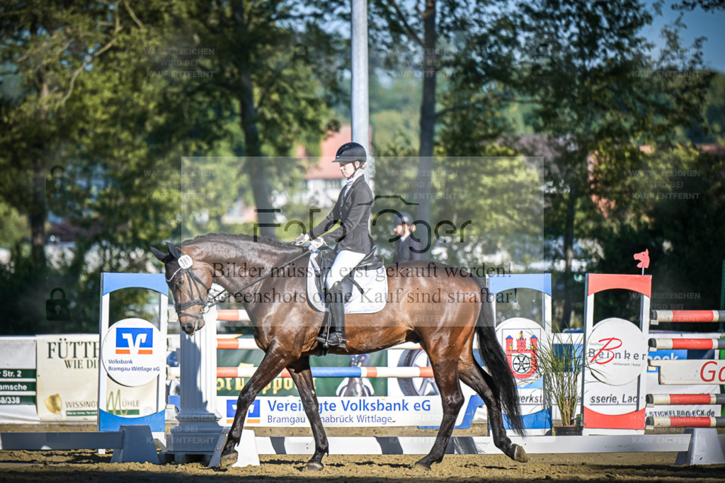 DOS_4394 | Entdecke hochwertige Reitturnierfotos von Foto Oger. Professionell, emotional und authentisch – jetzt Lieblingsmomente im Shop bestellen. - Realisiert mit Pictrs.com