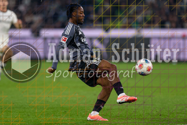 Borussia Mönchengladbach vs Eintracht Frankfurt - Bundesliga  | Mönchengladbach, Deutschland, 27.09.25:   Elye Wahi (Eintracht Frankfurt) in Aktion am Ball, Einzelaktion waehrend des Spiels der Bundesliga zwischen Borussia Mönchengladbach vs Eintracht Frankfurt im Stadion im Borussia Park(Foto von Brauer-Fotoagentur / Adrian Schlueter)