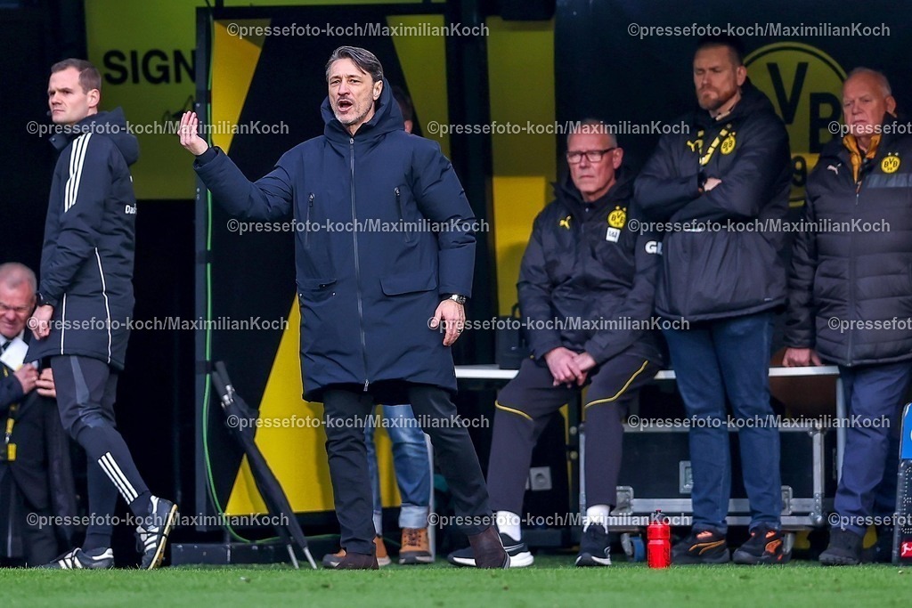 BVB08022501026 | 08.02.2025, Fußball, Borussia Dortmund - VfB Stuttgart, 1. Fußball Bundesliga, 21. Spieltag, Signal Iduna Park, Saison 2024 2025: Trainer Niko Kovac (Cheftrainer BVB) gestikulierend am SpielfeldrandDFB regulations prohibit any use of photographs as image sequences and or quasi-video.