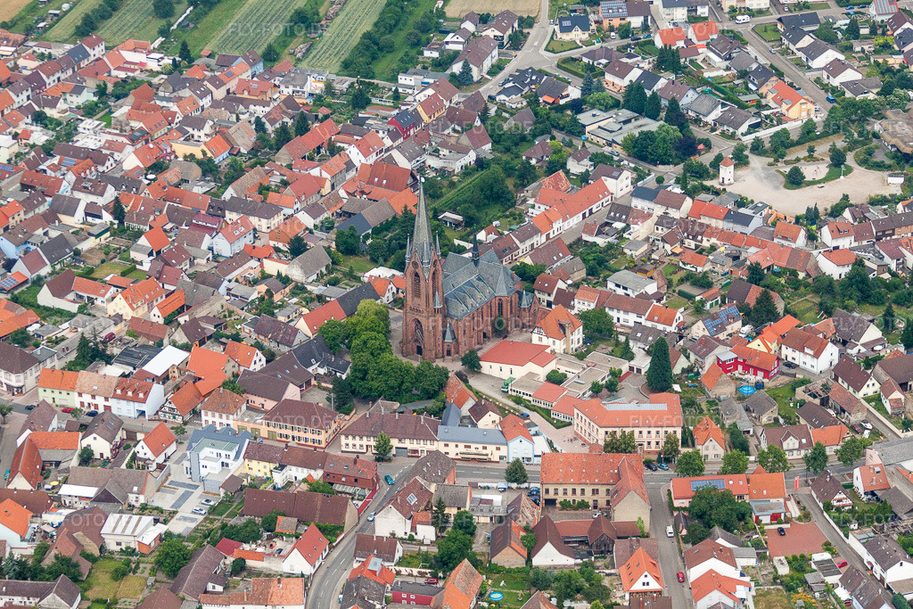 Luftbild: Ortsansicht der Straßen und Häuser der Wohngebiete im Ortsteil Rheinsheim in Philippsburg im Bundesland Baden-Württemberg in Deutschland. Foto: IMG_29852.jpg vom 02.07.2010 durch Werner Riehm/FLY-FOTO.de