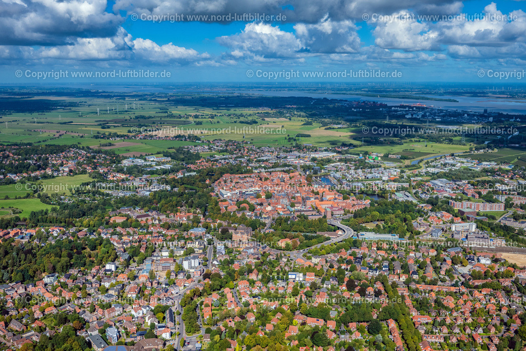 Stade_Altstadt_ELS_2123200922 | STADE 20.09.2022 Altstadtbereich und Innenstadtzentrum in Stade im Bundesland Niedersachsen, Deutschland. Weiterführende Informationen bei: Hansestadt Stade. // Old Town area and city center in Stade in the state Lower Saxony, Germany. Further information at: Hansestadt Stade. Foto: Martin Elsen