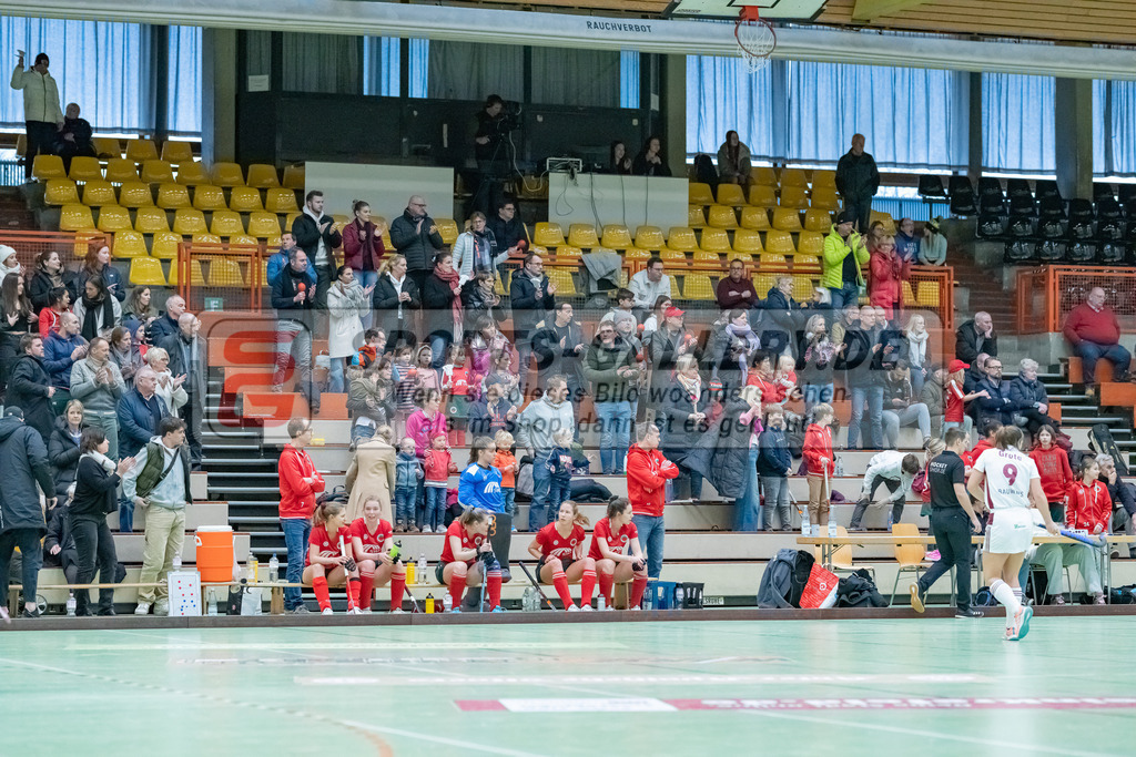HK_20230122_103123 | 1. Bundesliga ( Halle ) Damen Crefelder HTC - Rot-Weiss Köln am 22.1.2023 Crefelder HTC  ( CHTC ) Halle Glockenspitz , Krefeld , Zuschauer