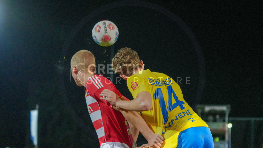 Fußball, Herren, Saison 2025/2026, Testspiel, Freundschaftsspiel, FSV 63 Luckenwalde vs. 1.FC Union Berlin, Mittwoch 08.10.2025, Werner-Seelenbinder-Stadion Luckenwalde, | Fußball, Herren, Saison 2025/2026, Testspiel, Freundschaftsspiel, FSV 63 Luckenwalde vs. 1.FC Union Berlin, Mittwoch 08.10.2025, Werner-Seelenbinder-Stadion Luckenwalde, Im Bild: Dmytro Bogdanov (l. Union) und Sofiene Jannene (r. Luckenwalde) - Realisiert mit Pictrs.com
