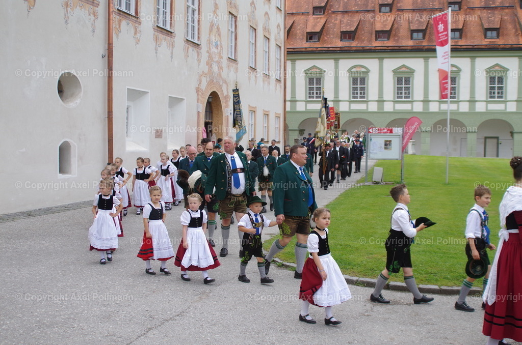IMGP5538 | fotografiert von Axel PollmannLeonhardi Wallfahrt Benediktbeuern und Murnau, Fronleichnam, Fasching, Landschaft im Loisachtal und Benediktbeuern  - Realisiert mit Pictrs.com