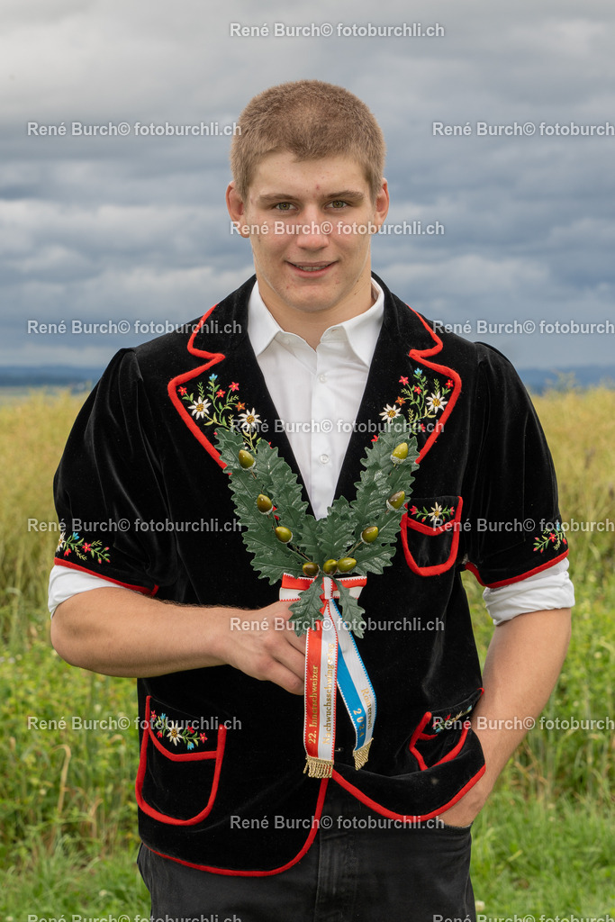 Wolf Stefan | René Burch leidenschaftlicher Fotograf aus Kerns in Obwalden.  Hier finden sie Sport, Landschaft und Natur Fotografie.
 - Realisiert mit Pictrs.com
