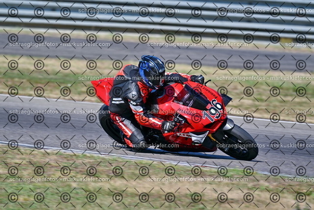 26bt04-0015 | markuskiefer.com - Realisiert mit Pictrs.com