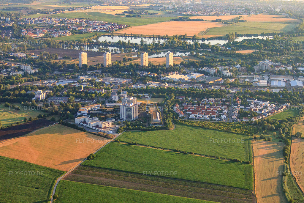Luftbild: Ortsansicht mit BG Klinik Ludwigshafen von Süden bei Sonnenaufgang im Ortsteil Oggersheim in Ludwigshafen im Bundesland Rheinland-Pfalz in Deutschland. Foto: IMG_69378.jpg vom 04.07.2014 durch Werner Riehm/FLY-FOTO.deAuflösung des Originals: 4752 x 3168 pxLinkedin