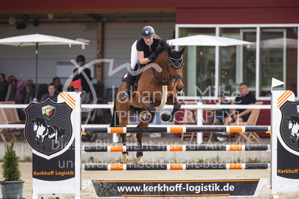 260503_Spenge_7_M2-Spr-m-steig-Anf-707 | Deine schönsten Turniermomente als professionelle Fotos! Entdecke hochwertige Pferdesport-Fotografie im Online-Shop. Jetzt Fotos finden & bestellen!