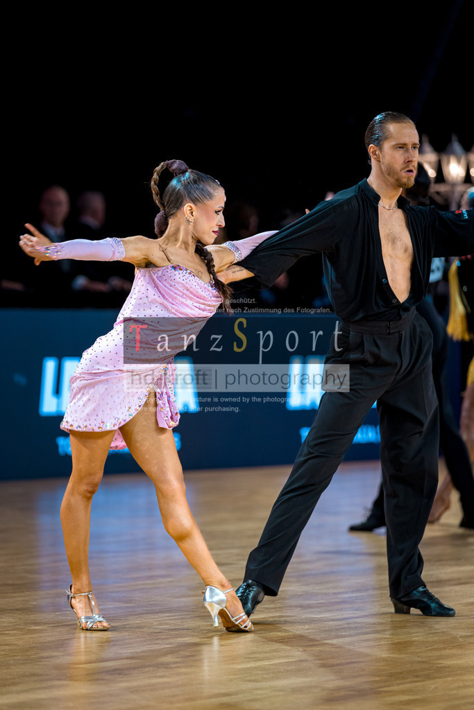 20251213_Baltic-GP_1971-2 | Tanzsportbilder, Standardtanz, Lateintanz, WDSF, DTV, LTVB, dancecomp, goc, hessen tanzt, blaues band der spree, walzer, tango, wiener walzer, slowfox, quickstepp, samba, rumba, cha-cha-cha, paso doble. jive, hd-kroft photography, turniertanzsport