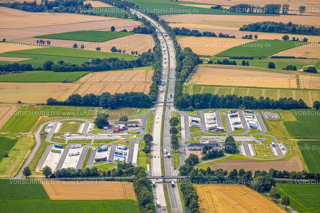 Werl240711609 | Luftbild, Autobahnrastplatz Serways Raststätte Am Haarstrang, LKW Stellplätze, Autobahn A44 Straßenverkehr, Westbüderich, Werl, Soester Börde, Nordrhein-Westfalen, Deutschland