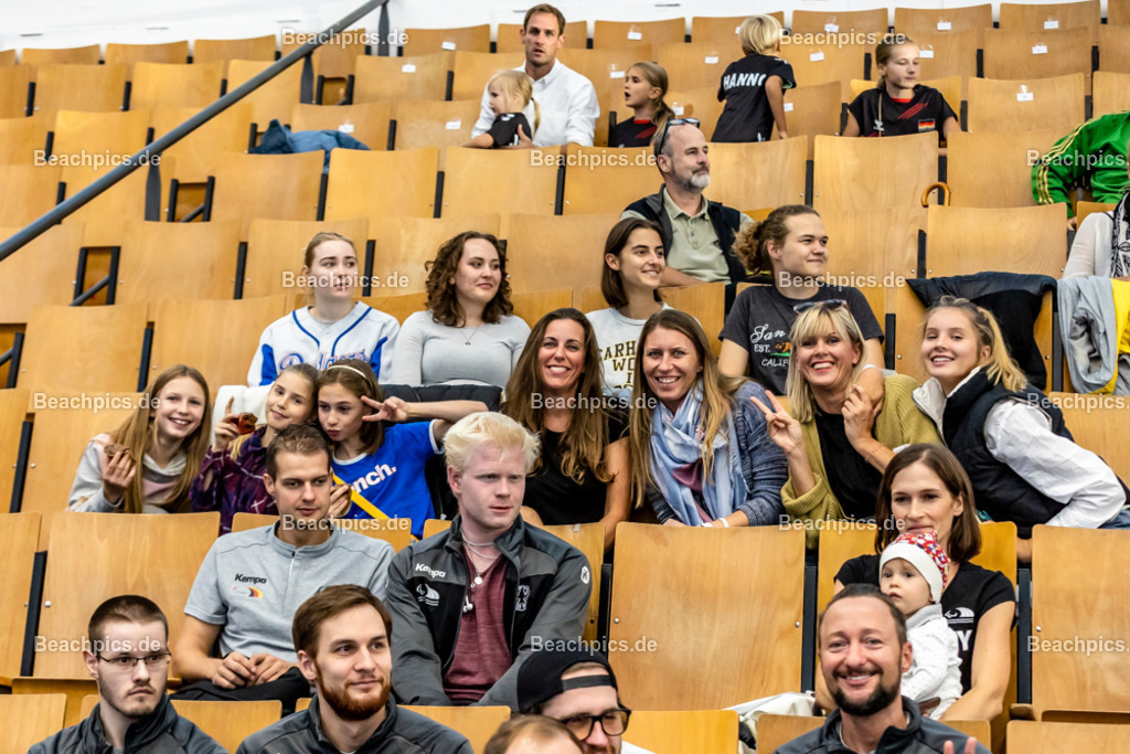 2022-00063256-Testspiel-Deutschland-Brasilien | Zuschauer 17.09.2022; Berlin Foto: Gerold Rebsch - www.beachpics.de
