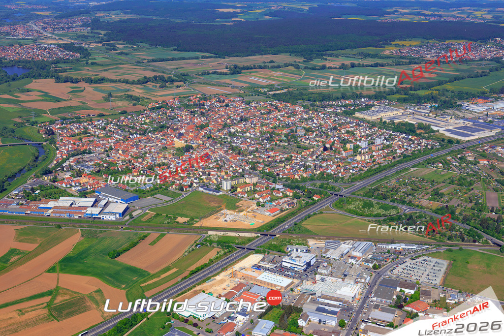 Das Luftbild der Stadt Hallstadt wurde 2018 vom Flugzeug heraus erstellt (keine Drohne) Aufnahmehöhe ca.400 Meter- hohe Auflösung für beste Druck-Qualität