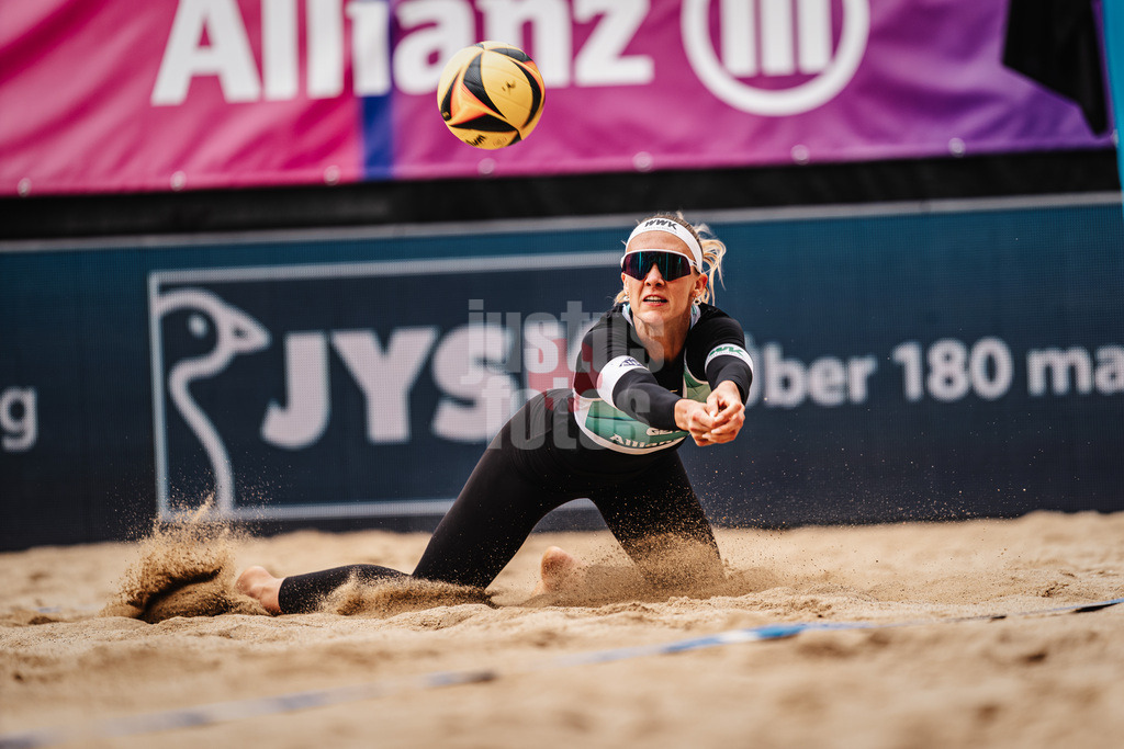 Beachvolleyball | Frauen | Allianz German Beach Tour 2026 | Tourstop Düsseldorf | 17.05.2026 | Sandra Ittlinger springt zum Ball