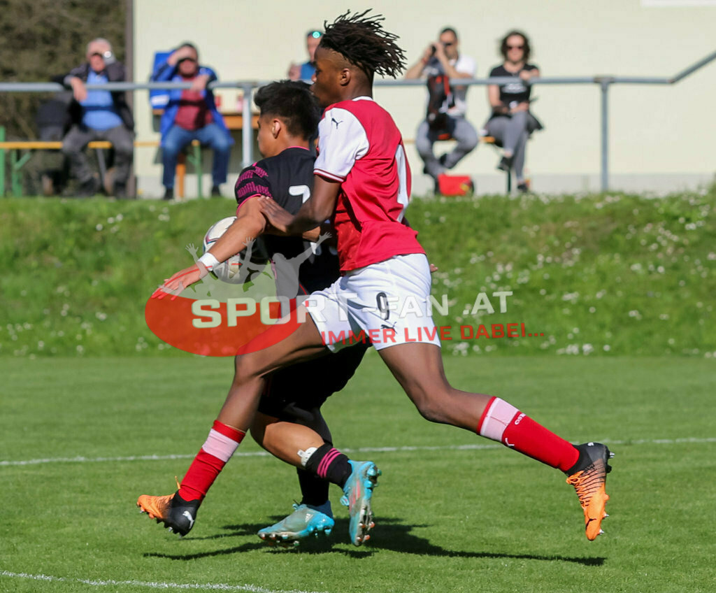 AUSTRIA U15 - MEXICO U15 | KENNETH ADEJENUGHURE (Austria #9) ; AUSTRIA U15 - MEXICO U15 am 29.04.2022 in Arnoldstein
(Sportplatz), AUSTRIA, (Photo by Ernst Krawagner sport-fan.at) - Realisiert mit Pictrs.com