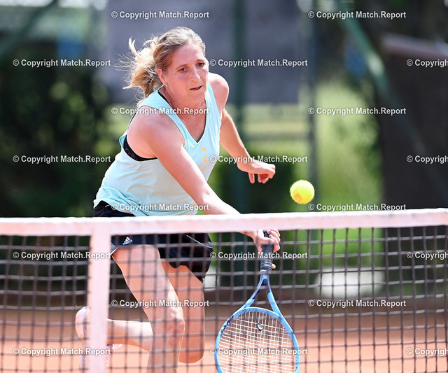 Tennis Damen 40 TC Bildechingen - TC Seewald | Tennis Damen 40  03.07.2021TC Bildechingen -  TC SeewaldConny Schaefer (TC Bildechingen)FOTO: ULMER PressebildagenturxxNOxMODELxRELEASExx