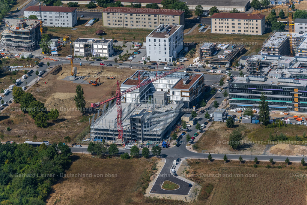 4062637 | WüRZBURG 22.07.2022 Baustelle zum Neubau des Parkhauses am Büro und Geschäftshaus " Skyline Hill " im Ortsteil Frauenland in Würzburg im Bundesland Bayern, Deutschland. Weiterführende Informationen bei: GOLDBECK GmbH,  PROMAIL LOGISTICS GmbH,  Würzburger Versorgungs- und Verkehrs-GmbH. // Baustelle zum Neubau des Parkhauses am Buero- und Geschaeftshaus "Skyline Hill" im Ortsteil Frauenland in Wuerzburg im Bundesland Bayern, Deutschland. Further information at: GOLDBECK GmbH,  PROMAIL LOGISTICS GmbH,  Wuerzburger Versorgungs- und Verkehrs-GmbH. Foto: Gerhard Launer