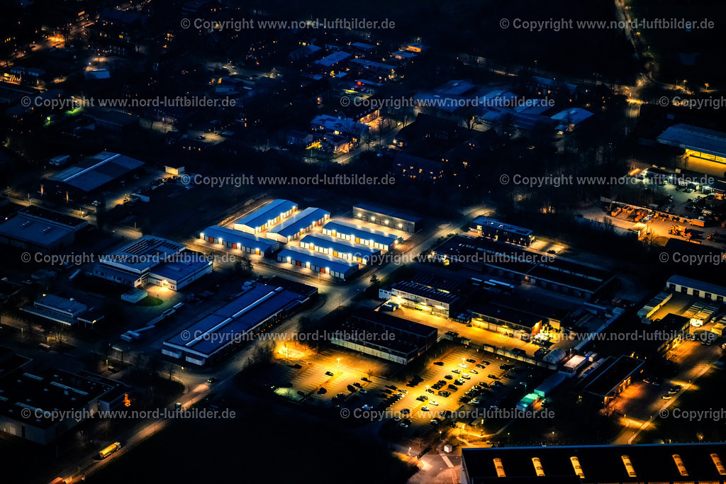 Stade_Ottenbeck_Industriegebiet_Nachtaufnahme_ELS_5587060325 | STADE 06.03.2025 Nacht- Lichter und Beleuchtung Gewerbegebiet und Firmenansiedlung Stade Süd im Ortsteil Ottenbeck in Stade im Bundesland Niedersachsen, Deutschland. // Night lighting industrial estate and company settlement Stade Sued in the district Ottenbeck in Stade in the state Lower Saxony, Germany. Foto: Martin Elsen