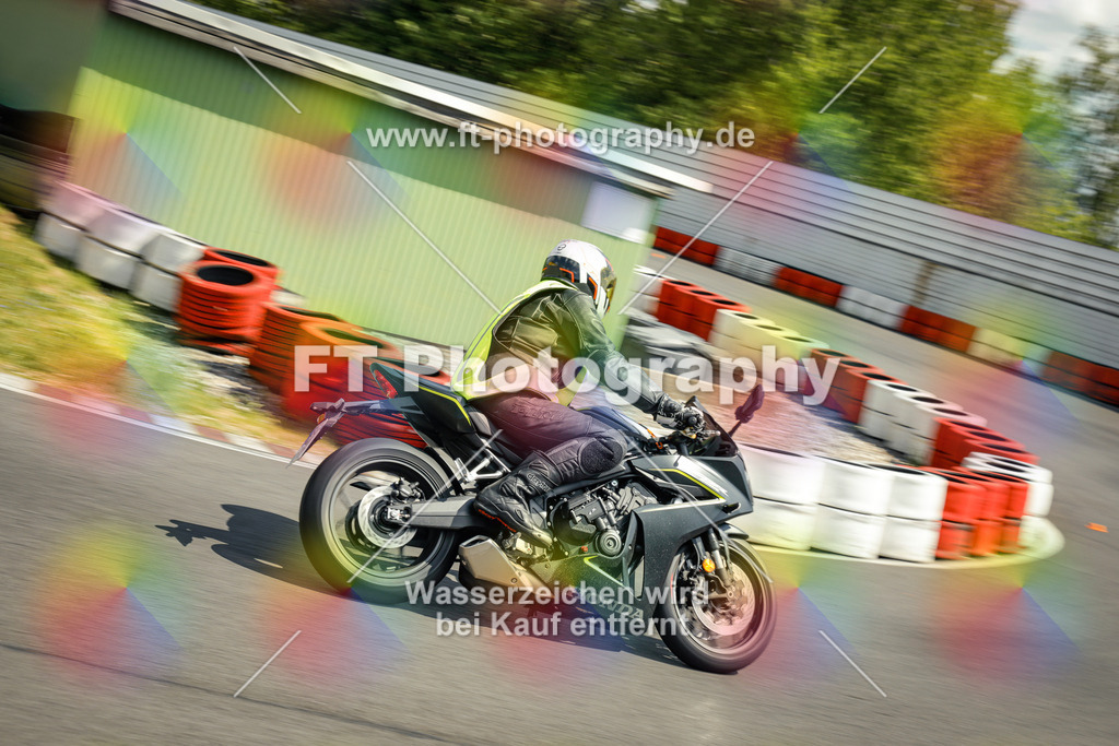 OBK_Mai_Martina_Markus-11154 | Hier findet Ihr Bilder von Touristenfahrten auf der Nürburgring Nordschleife oder von anderen Veranstaltungen die ich besucht habe. Viel Spass beim Durch Schauen 