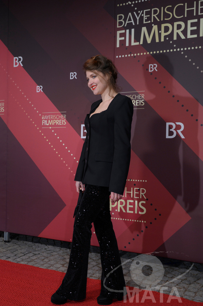 _DWI4660 | Lara Mandoki (deutsche Film- und Theaterschauspielerin) bei der Verleihung des 47. Bayerischen Filmpreises 2026  im Prinzregententheater. München, Deutschland. Der Bayerische Filmpreis wird seit 1979 von der Bayerischen Staatsregierung verliehen, um die Bedeutung des Kinofilms als Kulturgut herauszustellen - Realisiert mit Pictrs.com