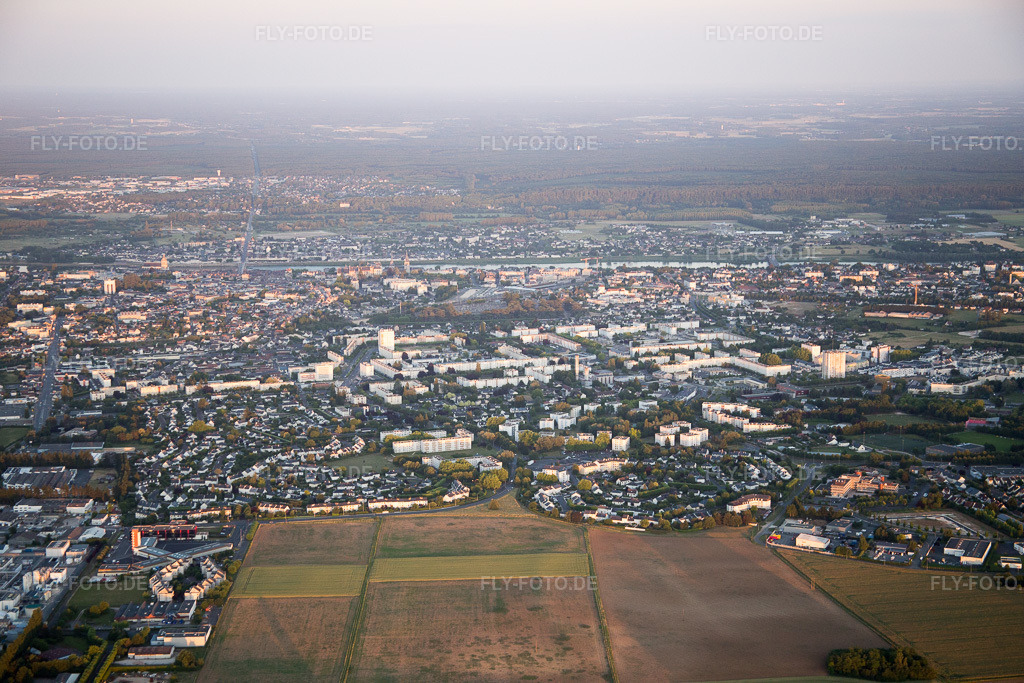 Luftbild: Blois von Nordwesten in Blois im Bundesland Loir-et-Cher in Frankreich. Foto: IMG_081352.jpg vom 19.06.2015 durch Werner Riehm/FLY-FOTO.de