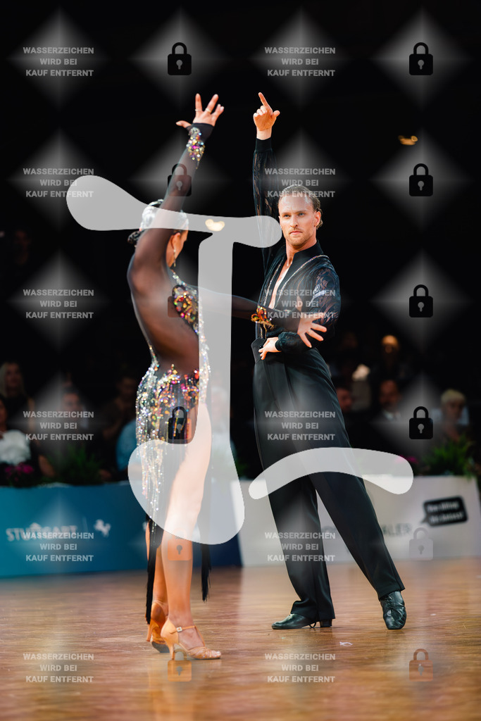 GOC 2025 - WDSF GrandSlam Latin 10-11th (77) Daniel Dingis _ Alessia-Allegra Gigli (Germany)-2025-08-23-5556 | Webshop for digital downloads and prints of dance sport, event & show photographer Julian Link - Realisiert mit Pictrs.com