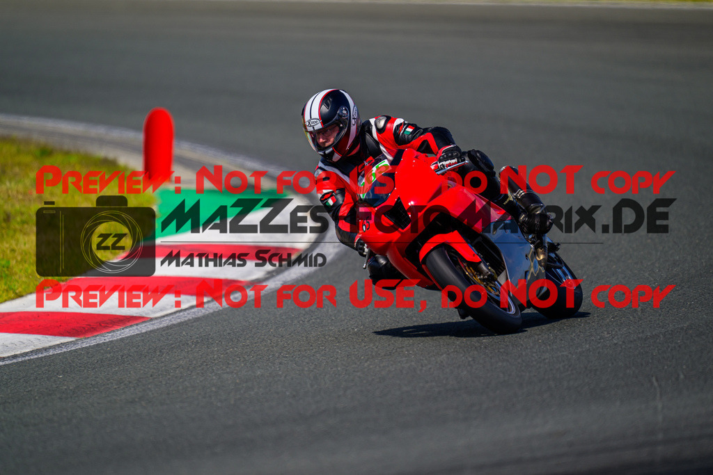 MaZZes_FotoMatrix_240725_6007705_6867 | GRUEN
