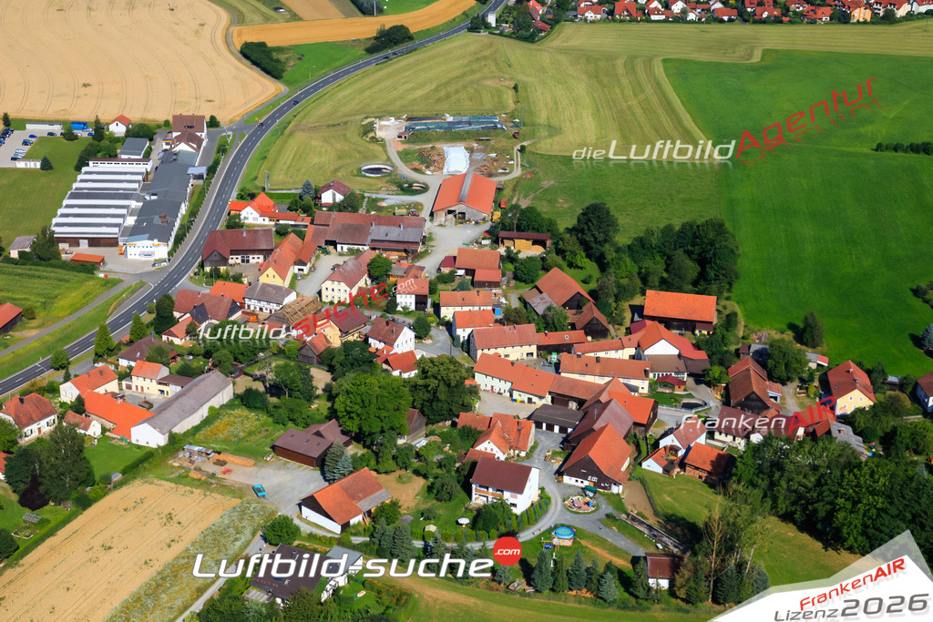 Die Luftaufnahme Großvichtach - Marktrodach wurde vom UL-Flugzeug (keine Drohne) aus fotografiert.Hohe Druck- Auflösung-die Geschenkidee!