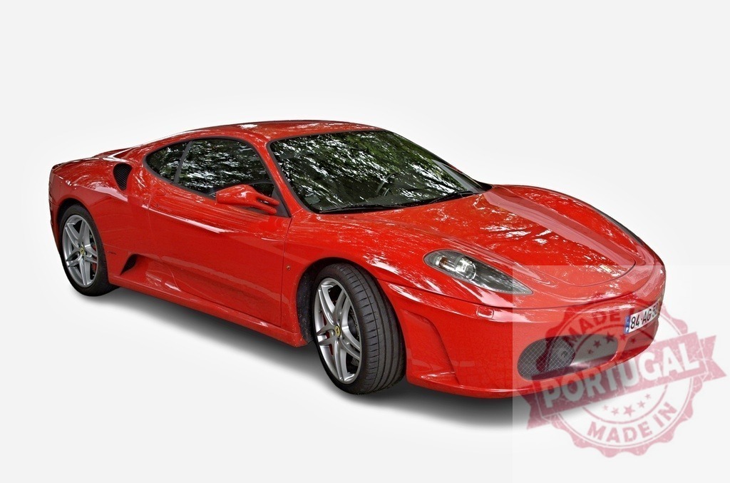 Red Ferrari F430 reflecting trees is parked on white background | Shiny red Ferrari F430 reflecting trees parked on a white background represents speed, luxury and wealth - Realisiert mit Pictrs.com