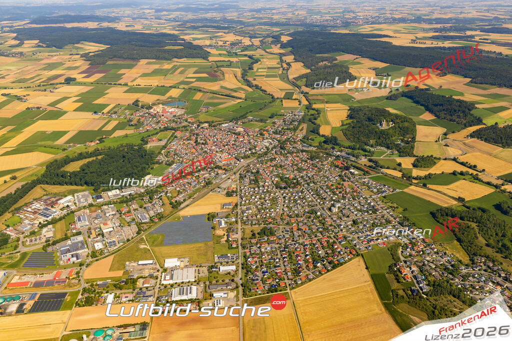 Bild der Stadt Volkmarsen - Die Luftaufnahme wurde 2025 vom UL-Flugzeug heraus erstellt ( keine Drohne ) - Hochauflösende Luftaufnahme - für professionelle Ausdrucke geeignet. Die Geschenkidee !Hier alle&nbsp;Infos zur Lizenzierung der LuftaufnahmeWir fliegen auch dieses Jahr wieder in Ihre Region um Luftbilder zu erstellen.- Luftbild anfragen