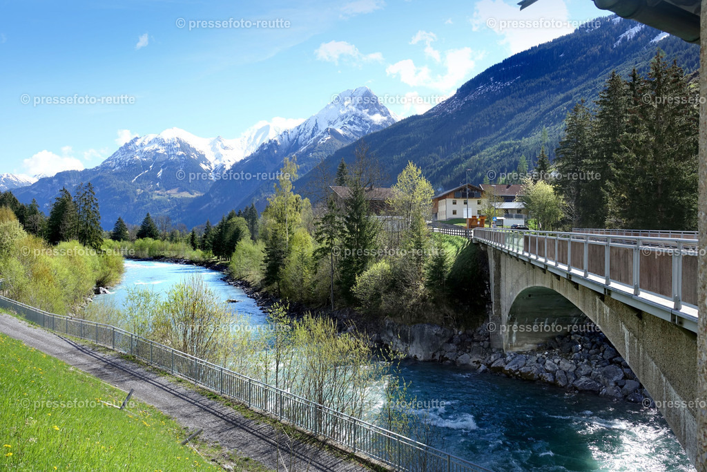 welltvi-Lechfluss bei haeselgehr-09052019-DSD01049 | Info aus dem Bezirk Reutte/Ausserfern Tirol sowie eine umfangreiche Bilddatenbank über die gesamte Region: Lechtal, Talkessel Reutte, Tannheimertal, Zwischentoren. Lech, Plansee, Zugspitze, Grenztunnel, B179, Fernpassstraße, Verkehr, Lawinen, Tradition, - Realisiert mit Pictrs.com