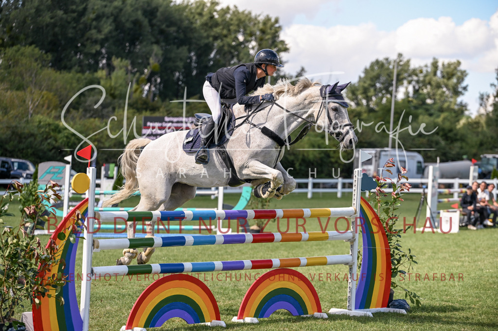 Schugtsche-Düren.2024-09.Springprf.L-85 | Schugtsche Fotografie - Realisiert mit Pictrs.com