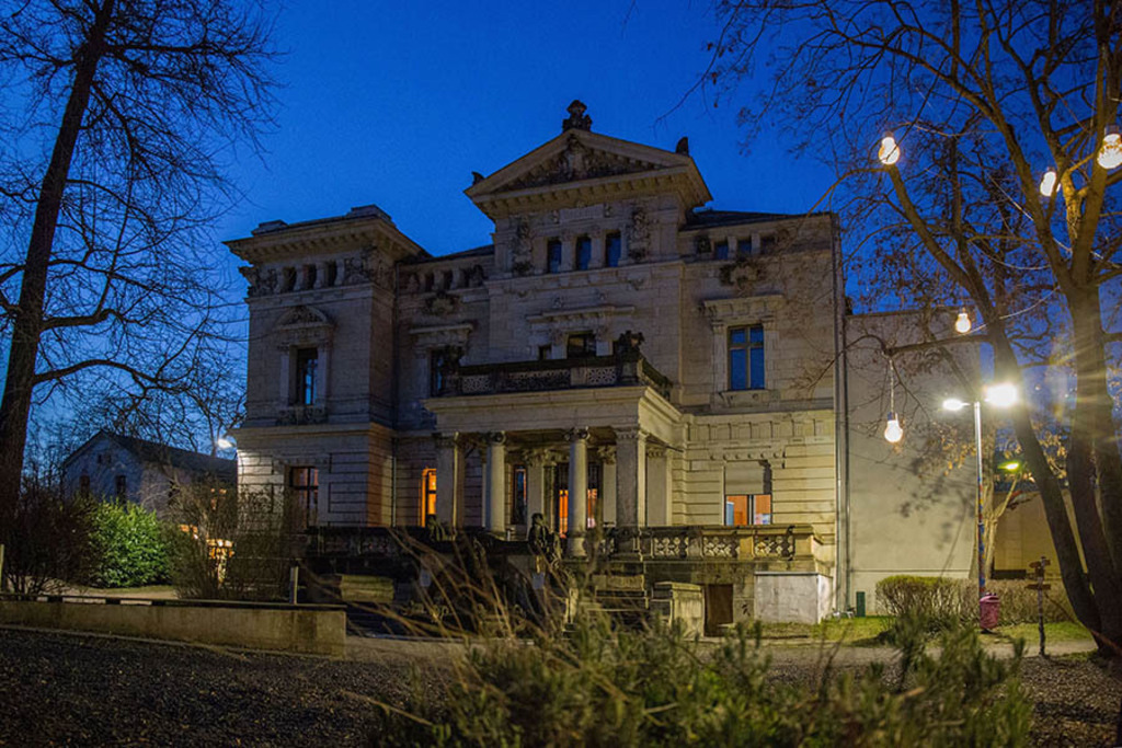 Budde-Haus bei Nacht | Entdecke über 20 Kategorien Leipzig-Motive: Foto-Downloads, hochwertige Poster, Leinwand- & Fine-Art-Prints. Jetzt Lieblingsfoto im Bildlexikon Leipzig Shop bestellen!
