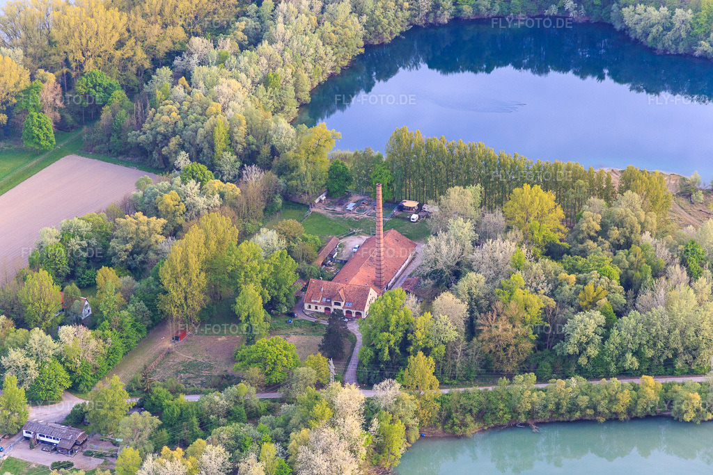 Luftbild: Alte Ziegelei Frohnau in Neuburg am Rhein im Bundesland Rheinland-Pfalz in Deutschland. Foto: IMG_077960.jpg vom 24.04.2015 durch Werner Riehm/FLY-FOTO.de