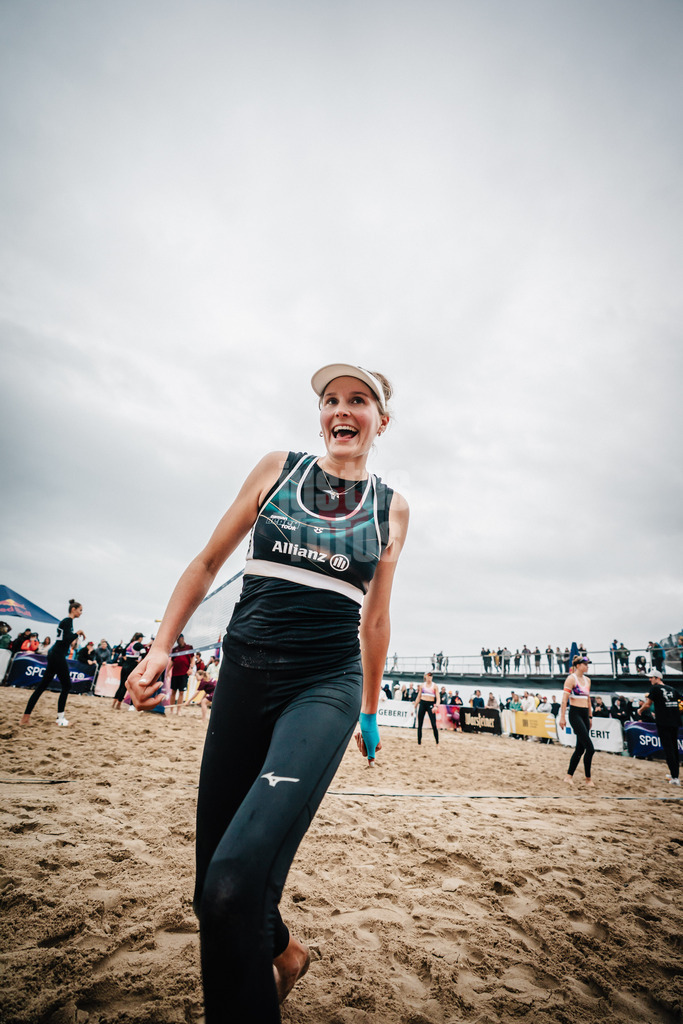 Beachvolleyball | Frauen | Deutsche Meisterschaften 2025 Timmendorfer Strand | 05.09.2025 | Sarah Schulz freut sich nach dem Sieg