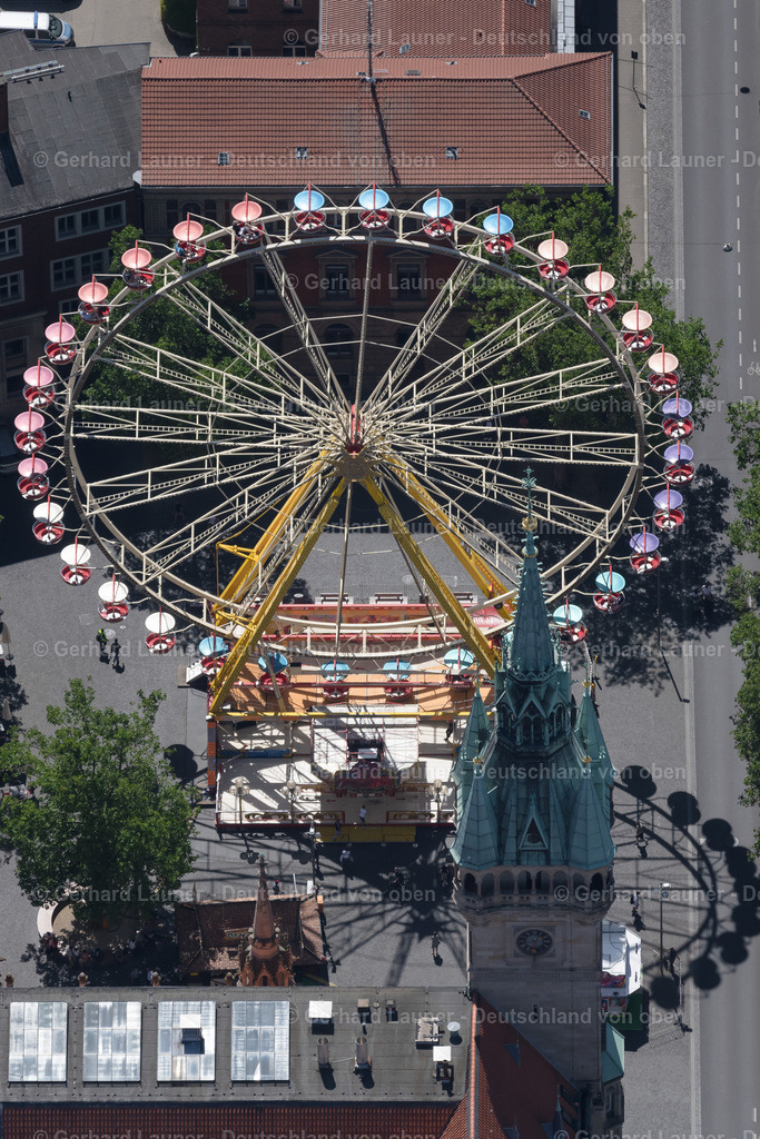 4035731 | BRAUNSCHWEIG 31.07.2020 Riesenrad am Platz der Deutschen Einheit in Braunschweig im Bundesland Niedersachsen, Deutschland. Weiterführende Informationen bei: Braunschweig Stadtmarketing GmbH. // Ferris wheel in Brunswick in the state Lower Saxony, Germany. Further information at: Braunschweig Stadtmarketing GmbH. Foto: Gerhard Launer
