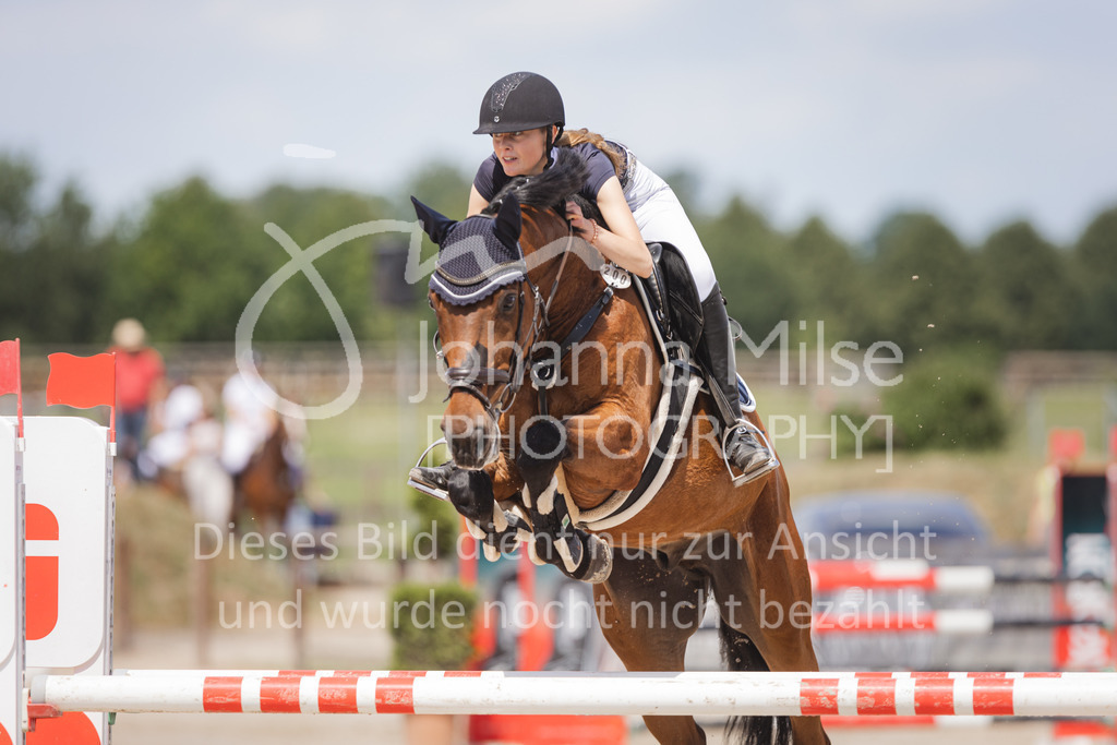 220612_LüPfSpTa_Punkte-L-531 | Lützower Pferdesporttage
Punktespringprüfung Kl.L mit Joker geschlossen
12.06.2022