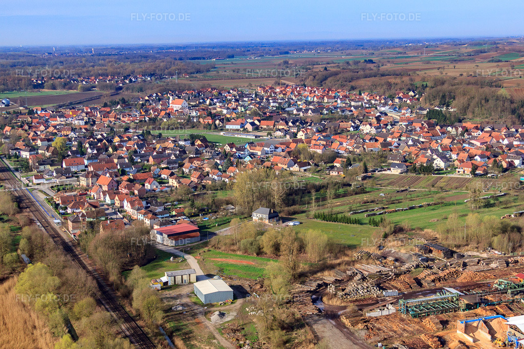 Luftbild: Ortsansicht von Nordosten in Mothern im Bundesland Bas-Rhin in Frankreich.Foto: IMG_25619.jpg vom 02.04.2010 durch Werner Riehm/FLY-FOTO.deAuflösung des Originals: 4375 x 2917 px