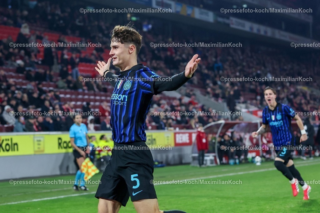 1FC04022601064 | 04.02.2026, Fußball, UEFA Youth League, U19 1. FC Köln - Inter Mailand, Sechzehntelfinale, RheinEnergie-STADION, Saison 2025 2026: Torjubel nach dem Tor zum 1:0 durch Torschütze Leonardo Bovio (FC Internazionale Milano #05)    DFB regulations prohibit any use of photographs as image sequences and or quasi-video.