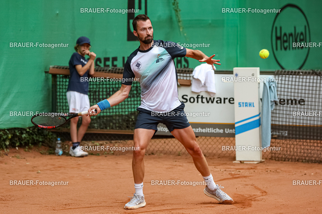 HTC Blau-Weiß Krefeld - LTTC Rot-Weiß Berlin  | Krefeld, Deutschland 21.07.2023, Tom Schönenberg (HTC Blau-Weiß Krefeld) gegen Eduard Esteve Lobato (LTTC Rot-Weiss Berlin) ,

bei der 2. Tennis Bundesliga Nord Begegnung zwischen HTC Blau-Weiß Krefeld und LTTC Rot-Weiß Berlin am 21.07.2023 in Krefeld.

(Foto: BRAUER-Fotoagentur)
 
