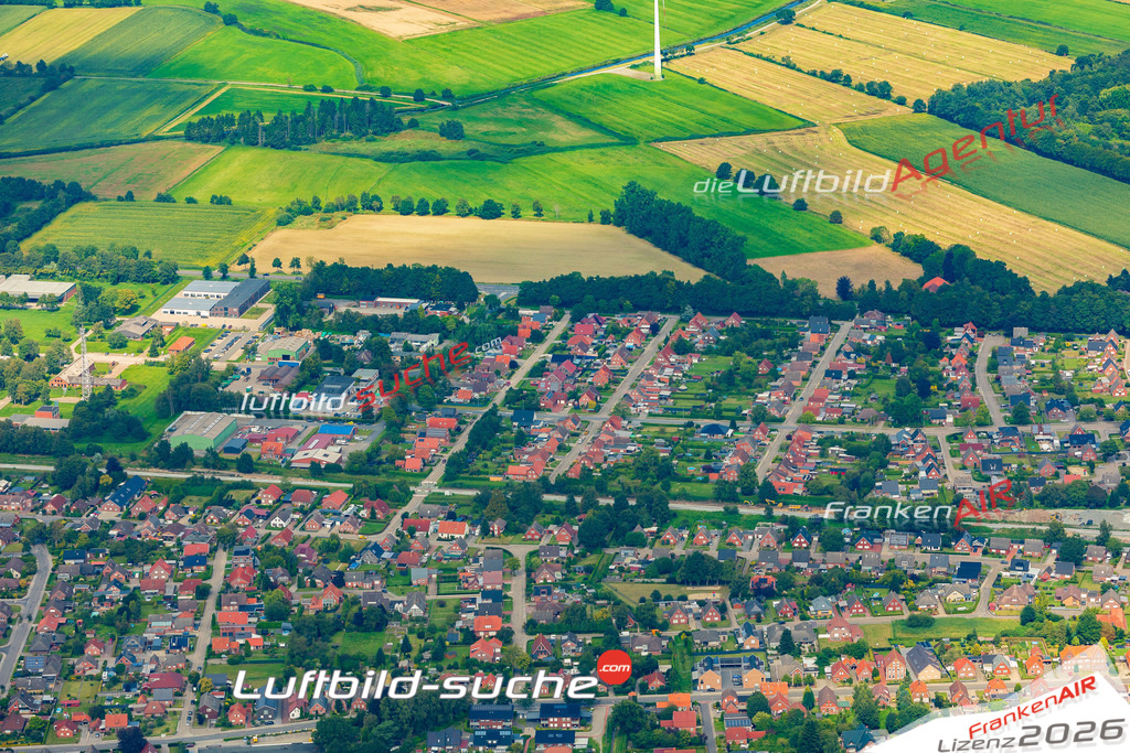 Luftbild der Stadt Weener - Das Luftbild wurde 2025 vom UL-Flugzeug heraus erstellt ( keine Drohnenaufnahme ) - Hochauflösende Luftaufnahme - für Wandbilder und großformatige Ausdrucke geeignet. Das besondere Geschenk!Hier alle&nbsp;Infos zur Lizenzierung der LuftaufnahmeWir fliegen auch dieses Jahr wieder in Ihre Region um Luftbilder zu erstellen.- Luftbild anfragen